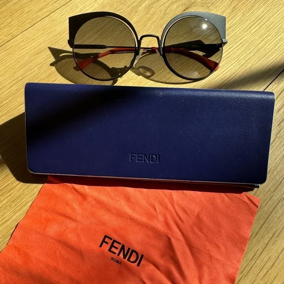 FENDI FF 0177/S CAT EYE SUNGLASSES - Edgy style that was all over the runways - Picture 8 of 12